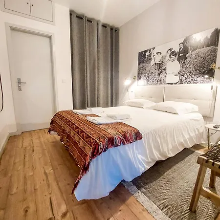 Bluetile Sol Apartment