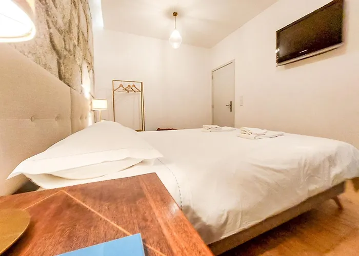 Bluetile Sol Apartment